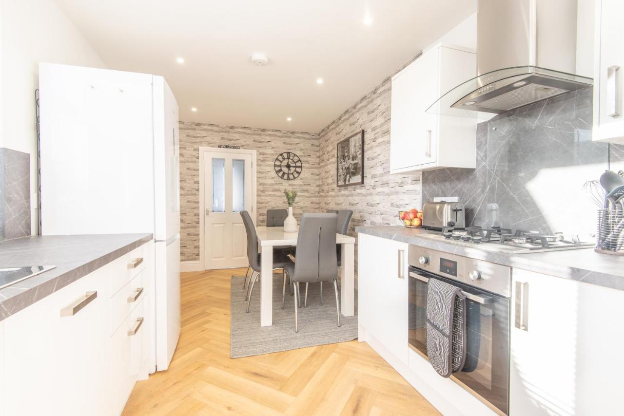 Bright, Fresh, Renovated 3 Bedroom Apartment In The Heart Of Montrose Angus Ngoại thất bức ảnh
