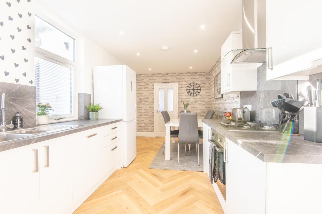 Bright, Fresh, Renovated 3 Bedroom Apartment In The Heart Of Montrose Angus Ngoại thất bức ảnh