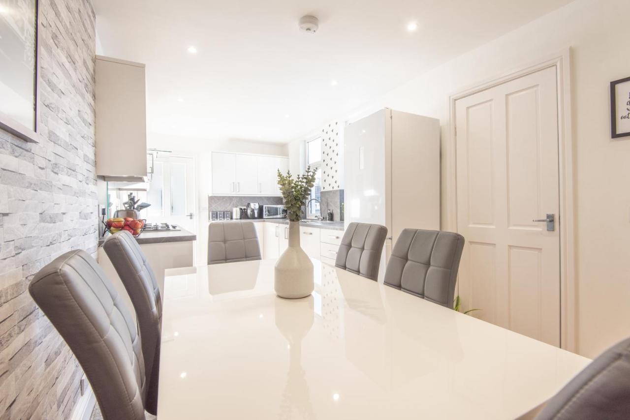 Bright, Fresh, Renovated 3 Bedroom Apartment In The Heart Of Montrose Angus Ngoại thất bức ảnh